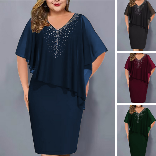 V-hals kappekjole med rhinestones og chiffongoverlegg